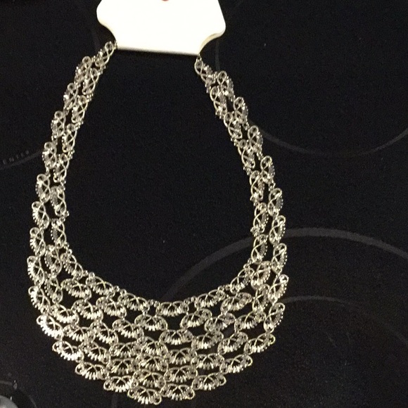 Bib Silvertone Necklace, 22” , Gorgeous - Picture 5 of 6